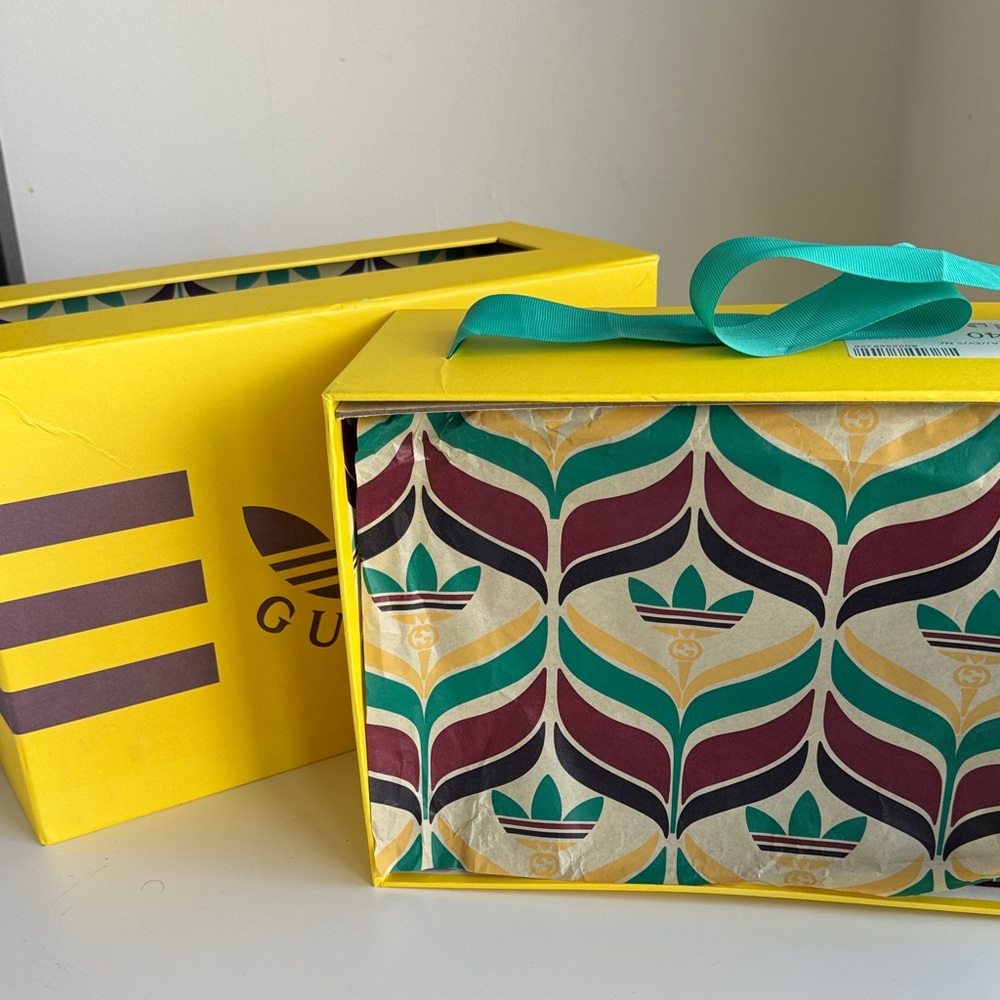 Gucci collaboration with Adidas gazelle sneakers
Special edition (Gold) - Picture 12 of 16